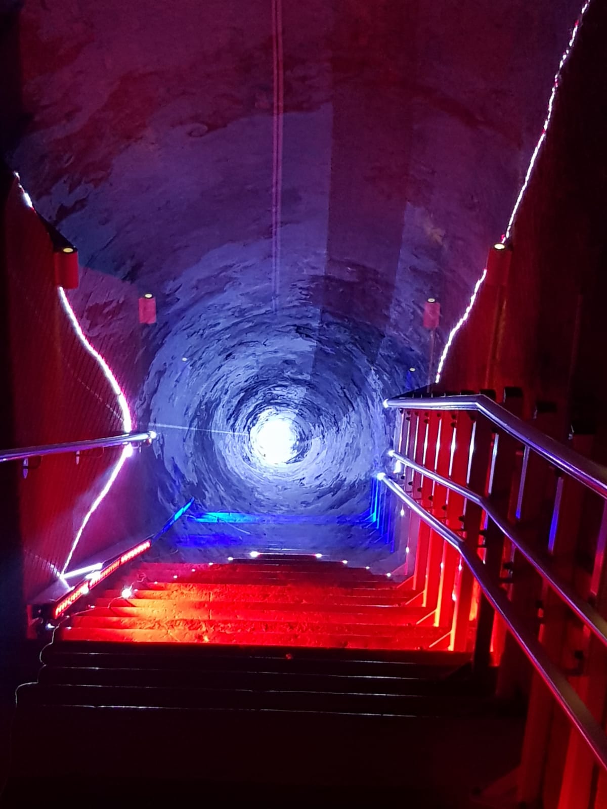Lasertunnel - erstellt mit Pangolin Beyond - ausgegeben mit Kvant ClubMax Laser Lasertunnel - erstellt mit Pangolin Beyond - ausgegeben mit Kvant ClubMax Laser